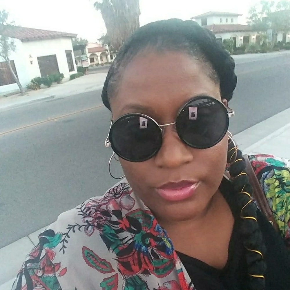 Meet your Posher, Dominique